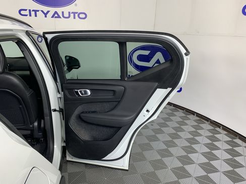 Used 2023 Volvo XC40 B5 Plus AWD/4WD image 37