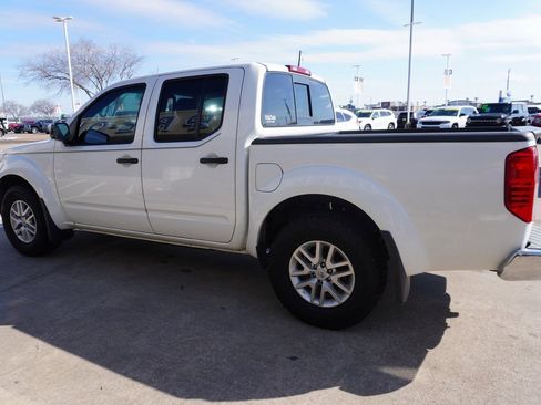 Used 2019 Nissan Frontier SV image 4