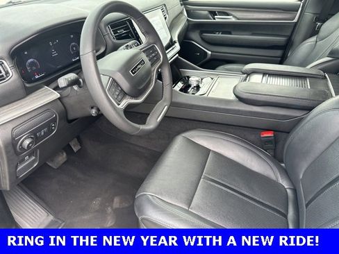 Used 2024 Jeep Wagoneer L Series II image 11