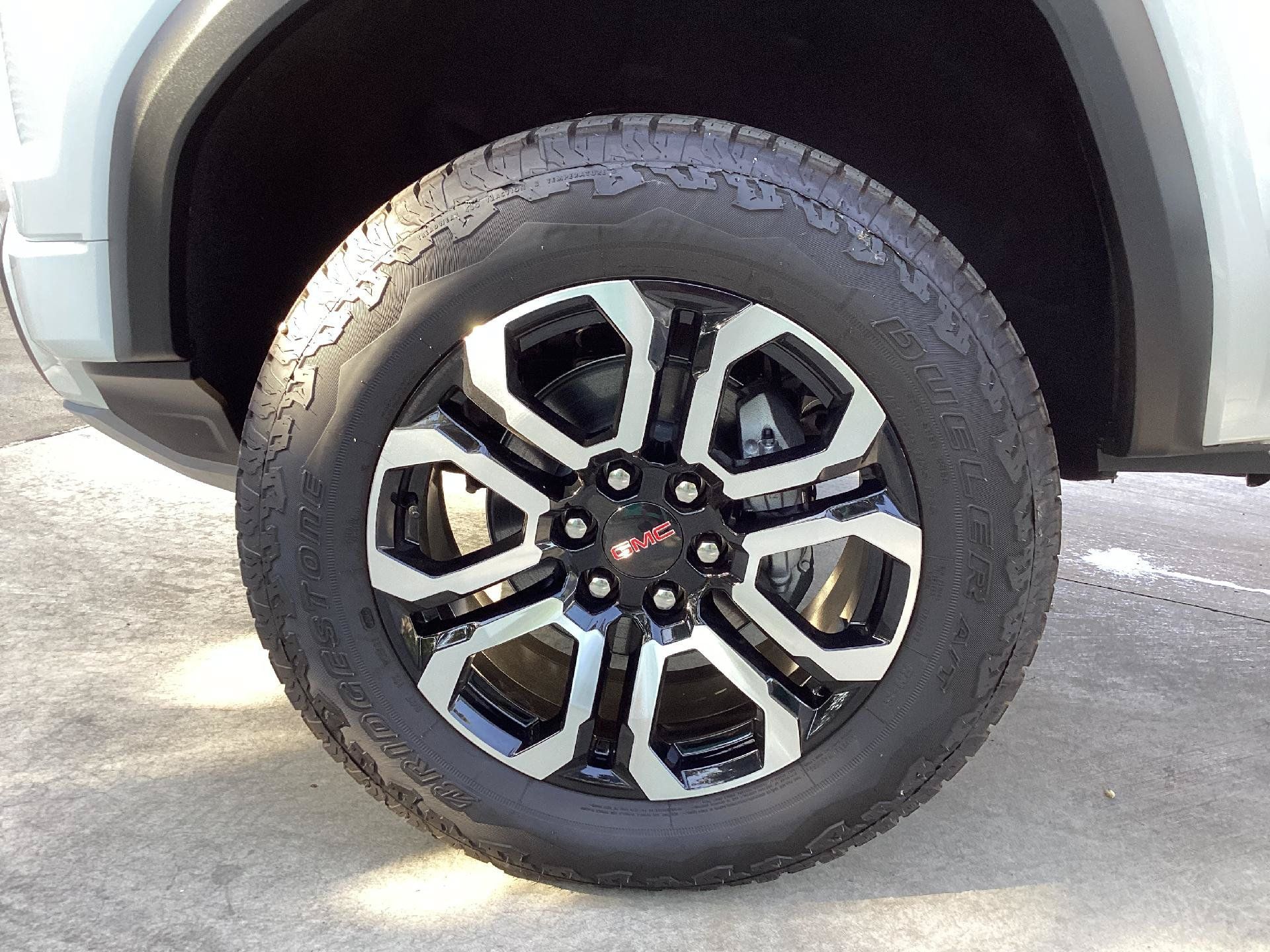 New 2025 GMC Canyon AT4 w/ Nightfall Edition AWD/4WD image 19