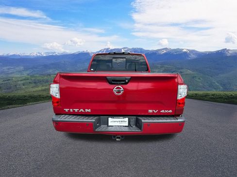 Used 2017 Nissan Titan SV image 4