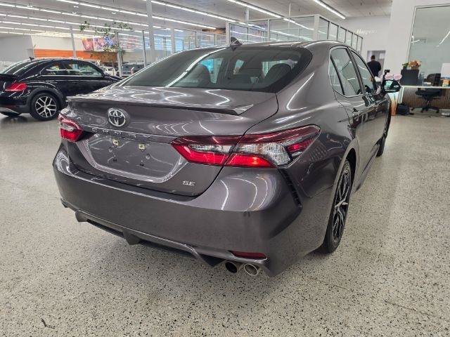 Used 2021 Toyota Camry SE FWD image 5