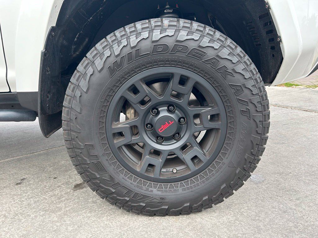 Used 2018 Toyota 4Runner TRD Off-Road Premium AWD/4WD image 35