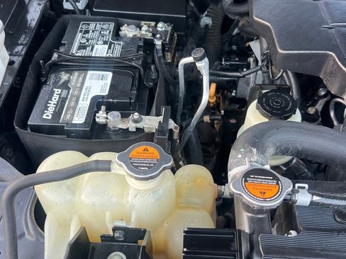 Used 2017 Nissan Titan S image 29