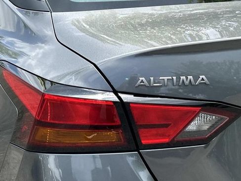 Used 2025 Nissan Altima 2.5 SV FWD image 12