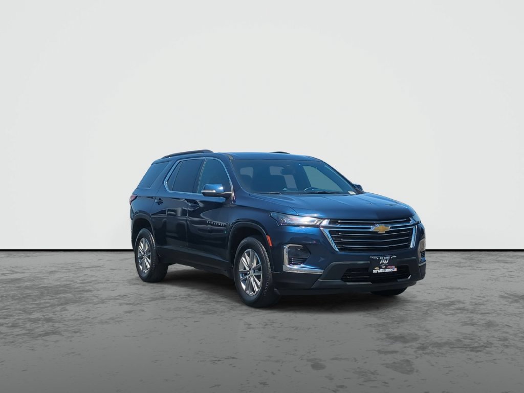 Used 2023 Chevrolet Traverse LT FWD image 2