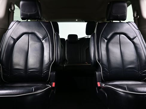 Used 2022 Chrysler Pacifica Limited FWD image 15