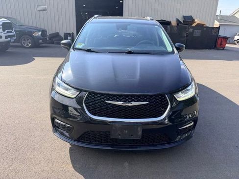 Certified 2021 Chrysler Pacifica Touring image 2