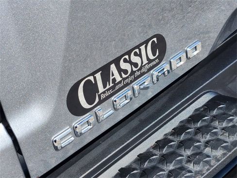 Used 2025 Chevrolet Colorado Z71 w/ Technology Package image 12