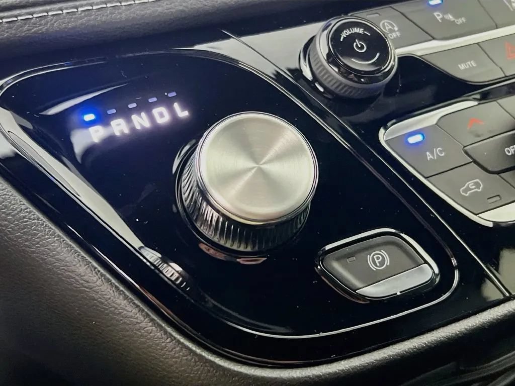 New 2027 Chrysler Pacifica Select FWD image 17