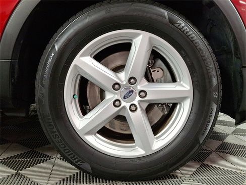 Used 2017 Ford Explorer XLT w/ Equipment Group 202A image 11