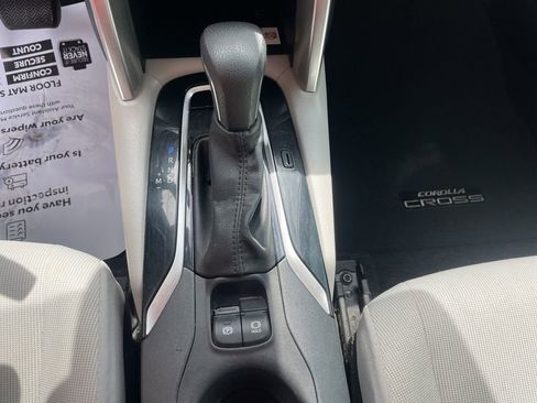 Used 2022 Toyota Corolla Cross LE image 25