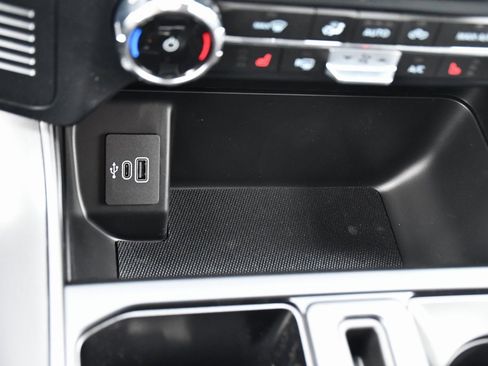 Used 2025 Ford F150 Lightning XLT image 30