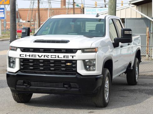 Used 2020 Chevrolet Silverado 2500 Custom w/ Custom Value Package image 3