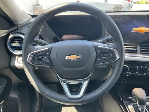 Used 2025 Chevrolet Trax LT w/ Driver Confidence Package FWD image 4