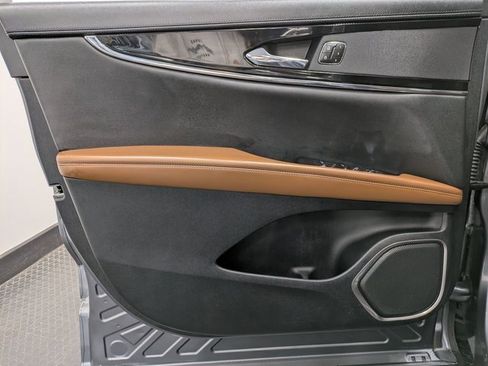 Used 2023 Lincoln Nautilus Reserve w/ Monochromatic Package image 8