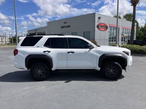 Certified 2025 Toyota 4Runner SR5 AWD/4WD image 6