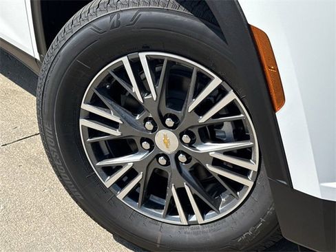 New 2026 Chevrolet Traverse LT w/ Driver Confidence Package image 9