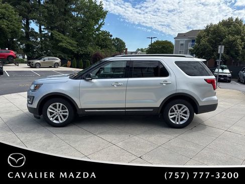 Used 2017 Ford Explorer XLT w/ Equipment Group 202A FWD image 4