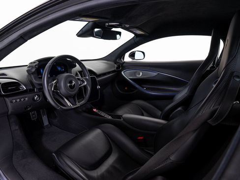 Used 2023 McLaren Artura RWD image 16