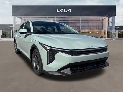 New 2025 Kia K4 LXS