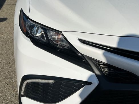 Used 2023 Toyota Camry SE FWD image 14