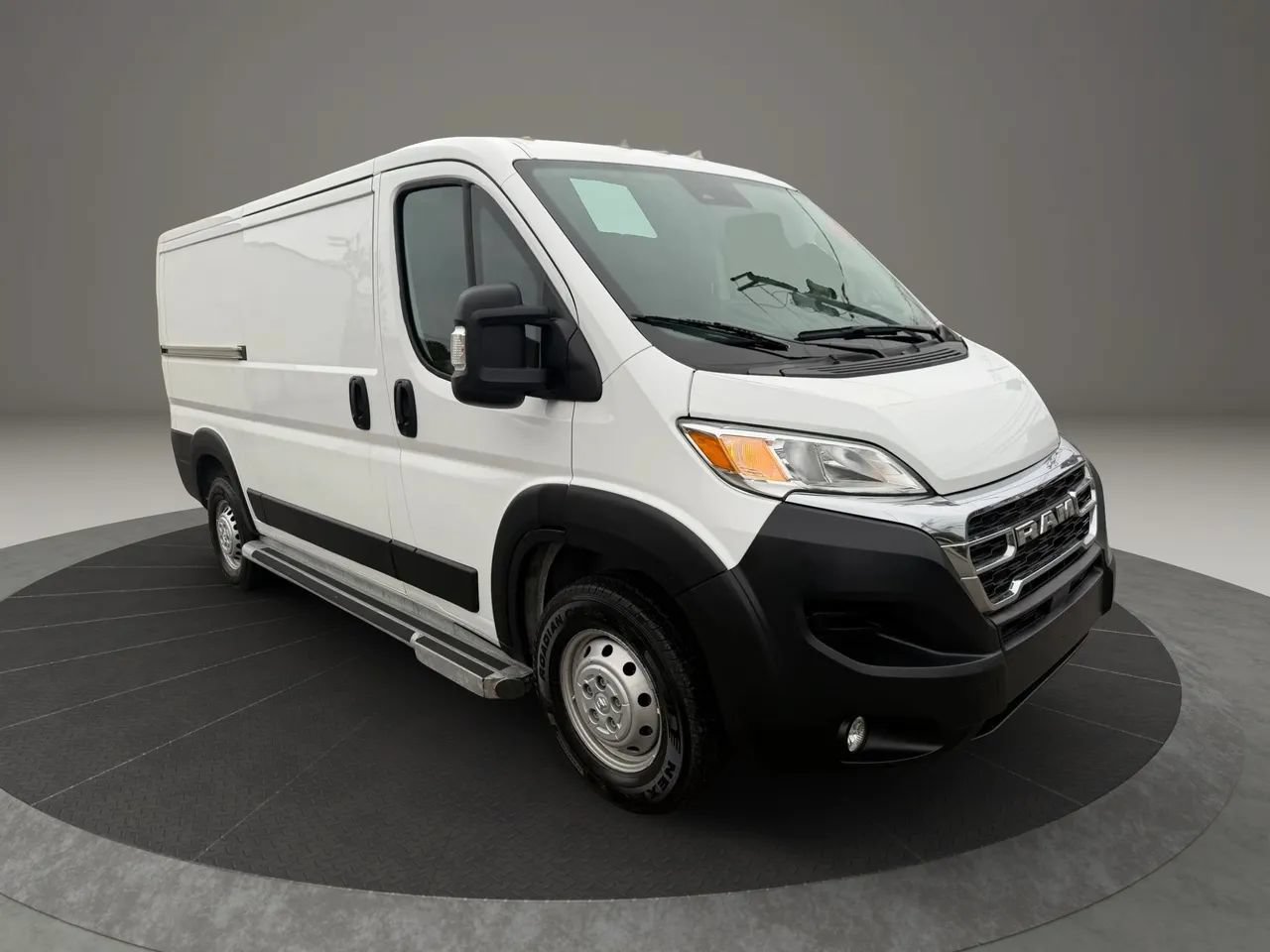 Used 2025 RAM ProMaster 2500 w/ U-Haul Equipment Group FWD image 3