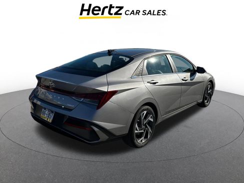 Used 2025 Hyundai Elantra Limited image 5