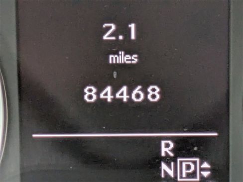 Used 2018 INFINITI QX30 Premium w/ Cargo Package image 39