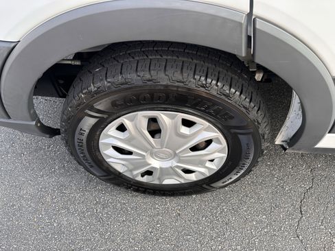 Used 2017 Ford Transit 150 XL image 23