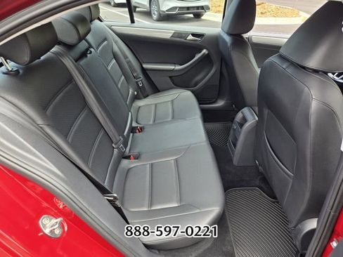 Used 2017 Volkswagen Jetta SE FWD image 18