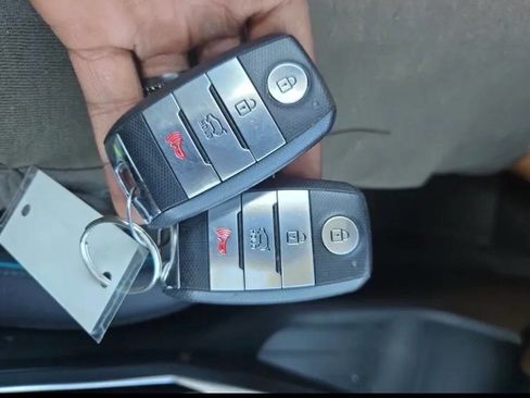 Used 2020 Kia Niro EX Premium image 8