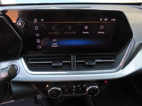 Used 2025 Chevrolet Trax LT FWD image 15