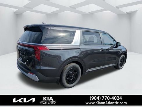 New 2026 Kia Carnival FWD image 3