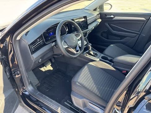 Used 2025 Volkswagen Jetta S image 9