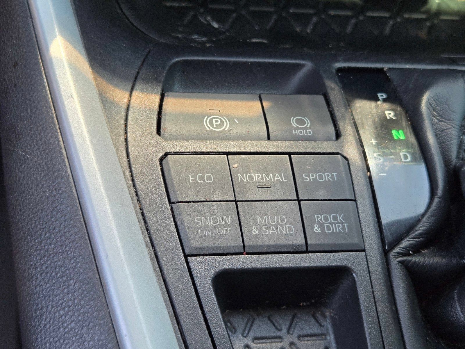 Used 2021 Toyota RAV4 XLE w/ XLE Grade Weather Package AWD/4WD image 16