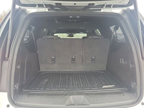 Used 2024 GMC Yukon XL SLT w/ SLT Luxury Package image 8