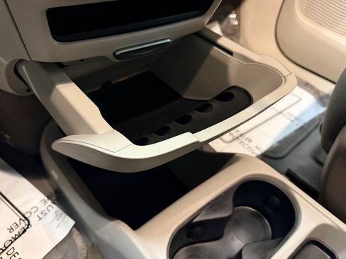 Used 2017 Chrysler Pacifica Touring FWD image 40