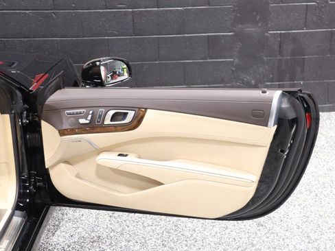 Used 2013 Mercedes-Benz SL 550 w/ Premium Pkg image 40
