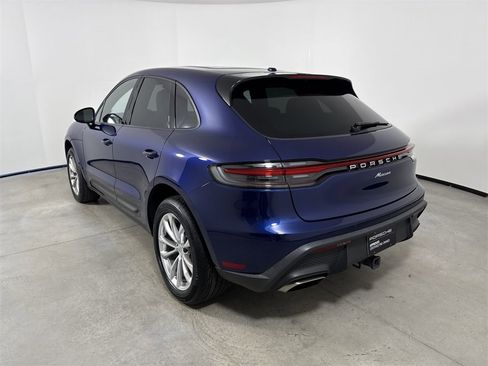 Certified 2023 Porsche Macan image 3