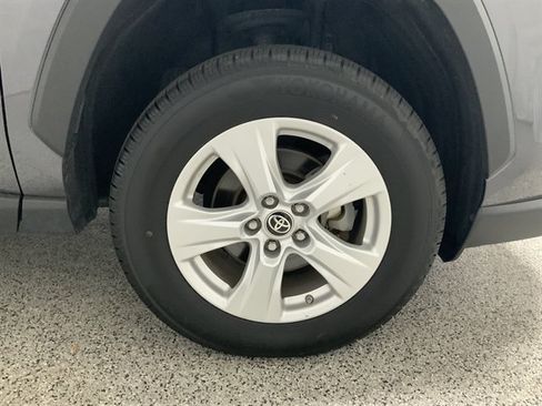 Used 2021 Toyota RAV4 LE AWD/4WD image 14