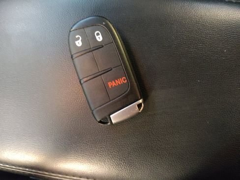 Used 2017 Dodge Journey SXT w/ Comfort/Convenience Group image 32