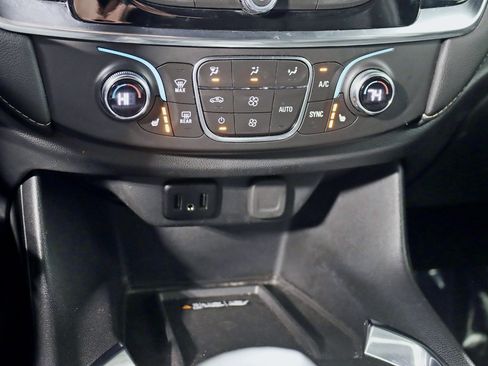 Used 2023 Chevrolet Traverse LT w/ Midnight/Sport Edition AWD/4WD image 19