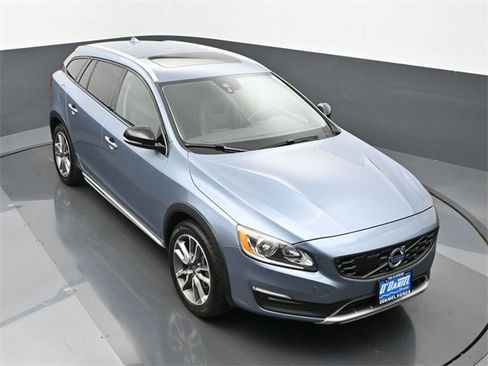 Used 2018 Volvo V60 T5 Cross Country w/ Convenience Package image 19
