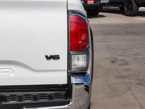 Certified 2023 Toyota Tacoma TRD Off-Road AWD/4WD image 8