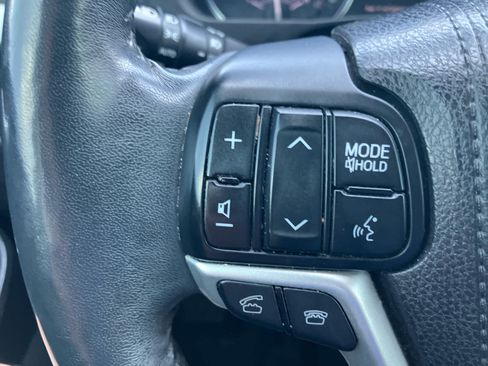 Used 2016 Toyota Highlander Limited Platinum AWD/4WD image 17