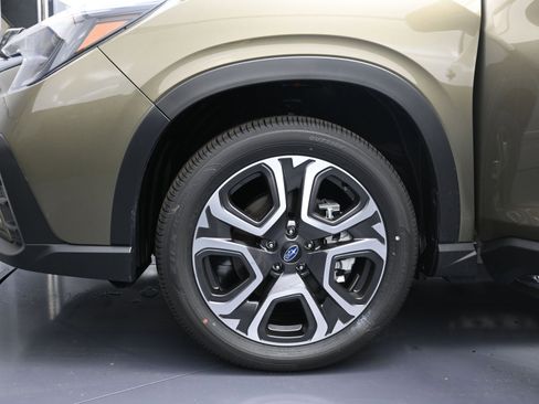 New 2025 Subaru Ascent Limited image 16