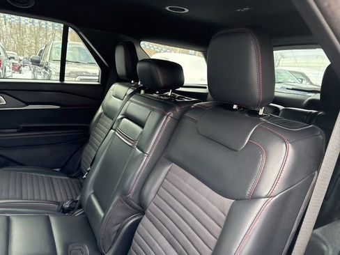 Used 2025 Ford Explorer ST-Line w/ ST-Line Street Pack image 22