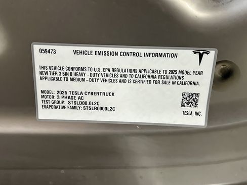 Used 2025 Tesla Cybertruck AWD Crew Cab image 23