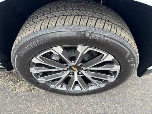 New 2026 Chevrolet Suburban High Country image 14